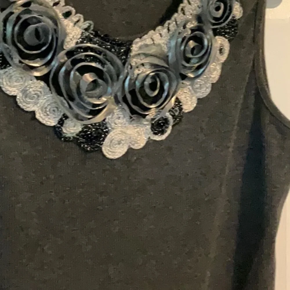 Dress barn ribbed tank. - Picture 4 of 5